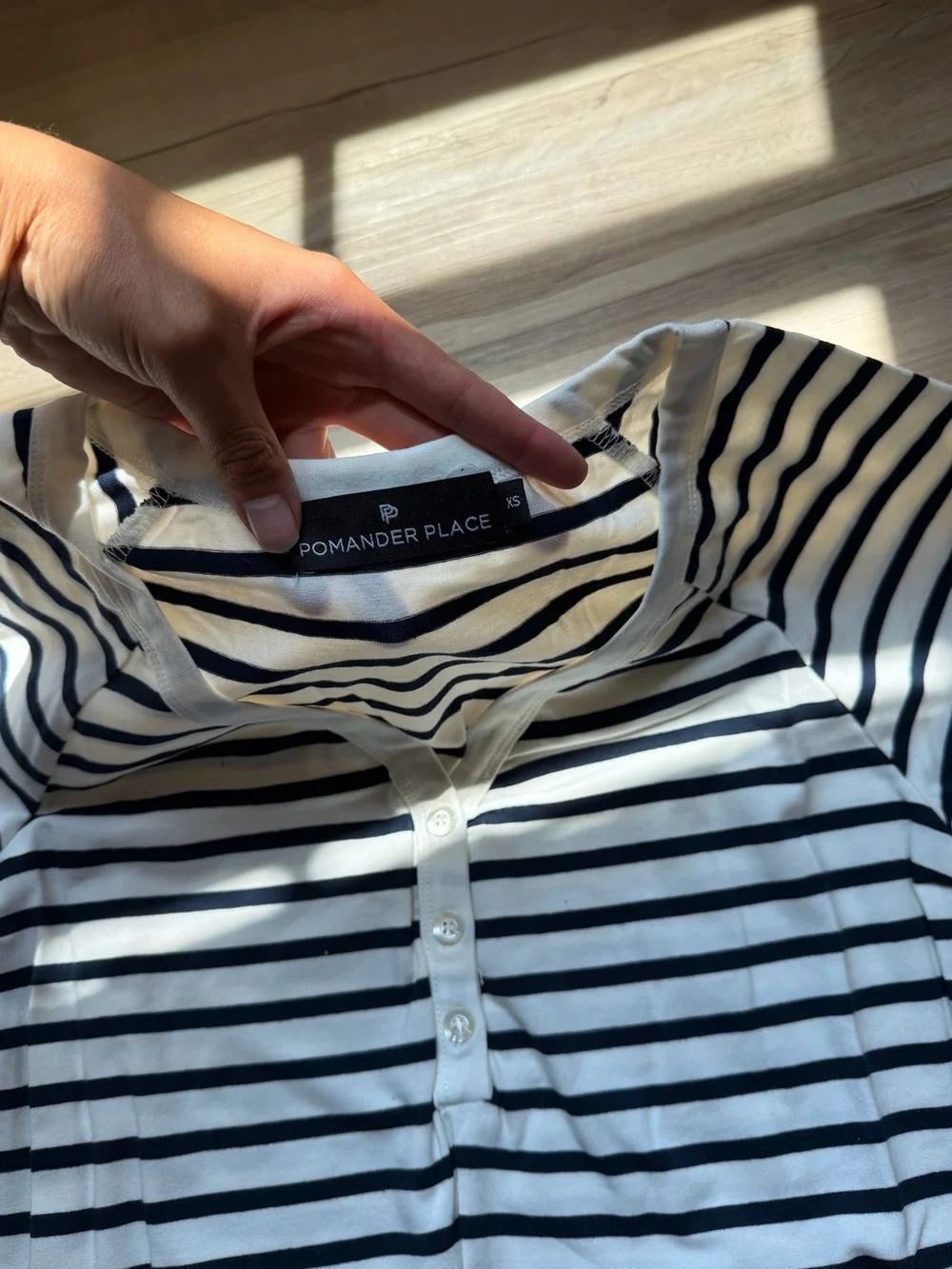 Tuckernuck POMANDER PLACE Navy Striped Vesty Long Sleeve V neck Size XS Coastal